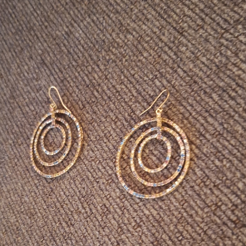🔥🔥 HOT DEAL Chic Gold-Tone Triple Hoop Earrings.